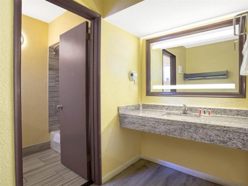 Days Inn By Wyndham Airport - Фінікс Екстер'єр фото