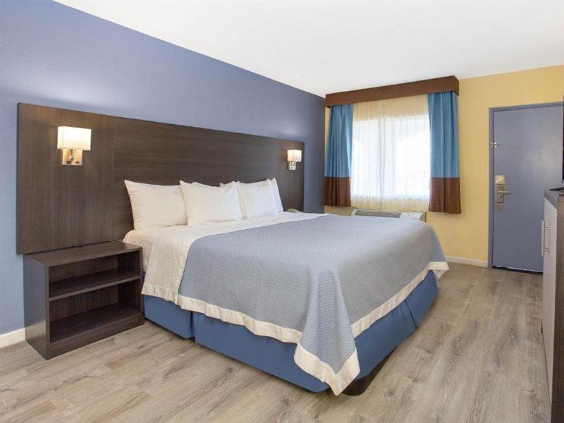 Days Inn By Wyndham Airport - Фінікс Екстер'єр фото