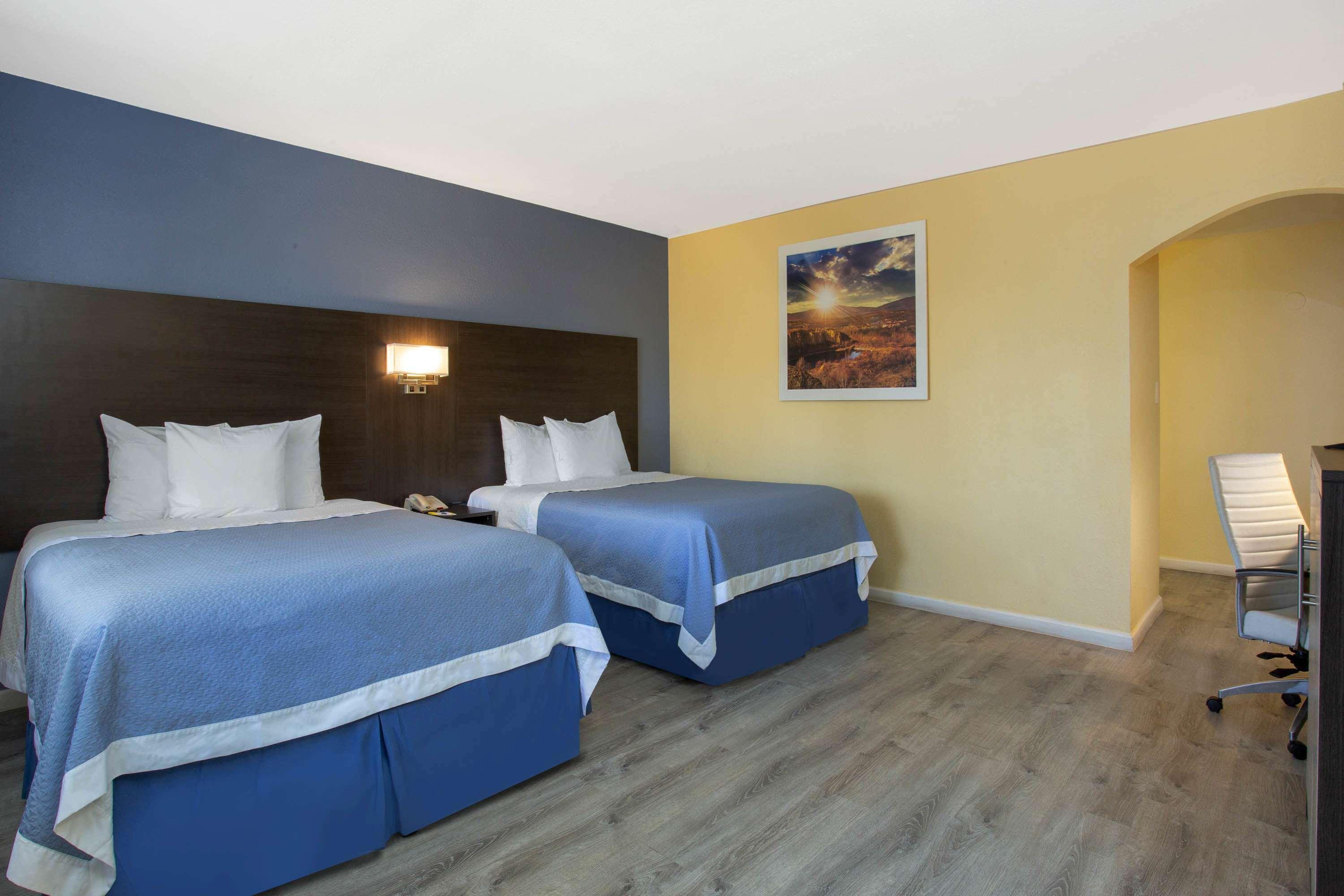 Days Inn By Wyndham Airport - Фінікс Екстер'єр фото
