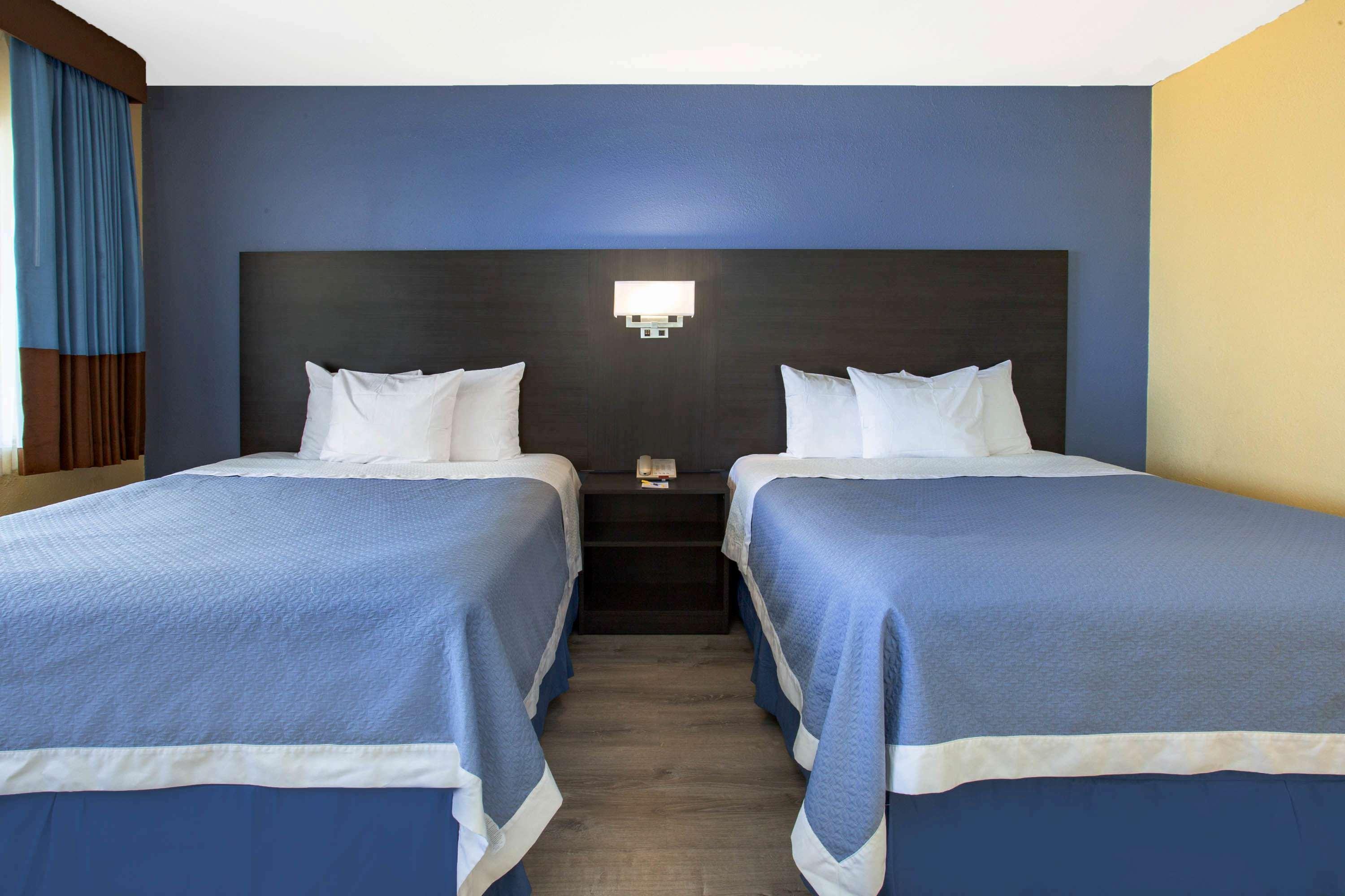 Days Inn By Wyndham Airport - Фінікс Екстер'єр фото