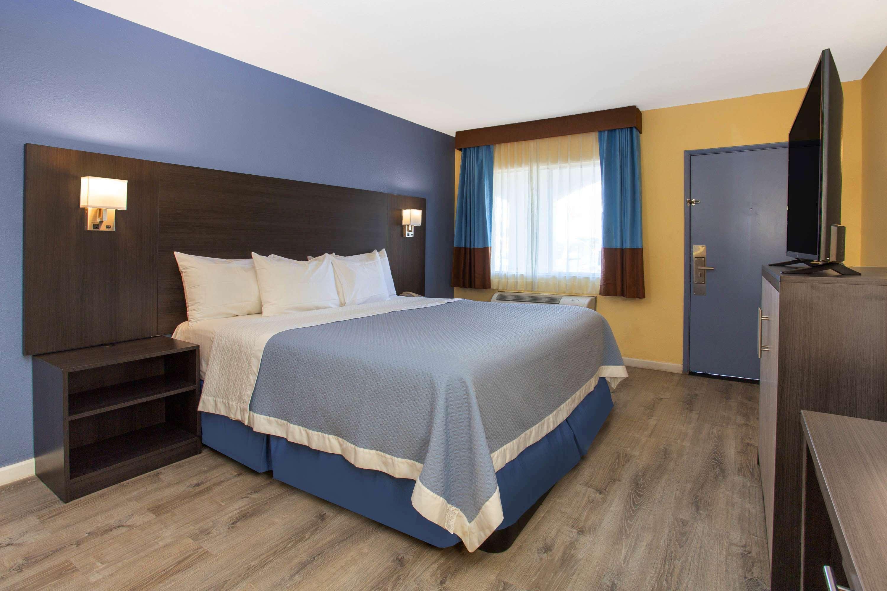 Days Inn By Wyndham Airport - Фінікс Екстер'єр фото